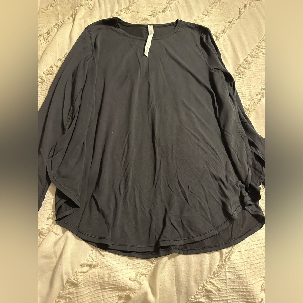 lululemon draped bum covering long sleeve, size 10